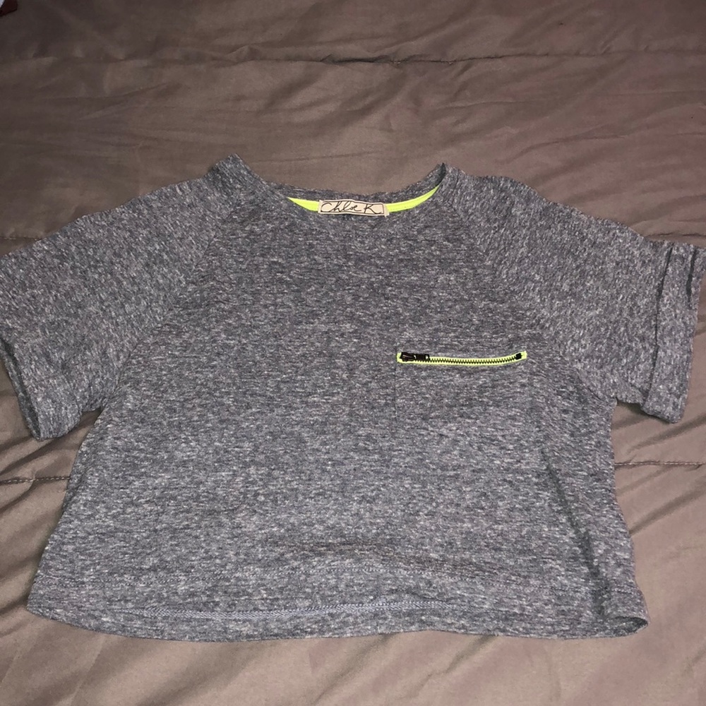 Cropped grey tee!